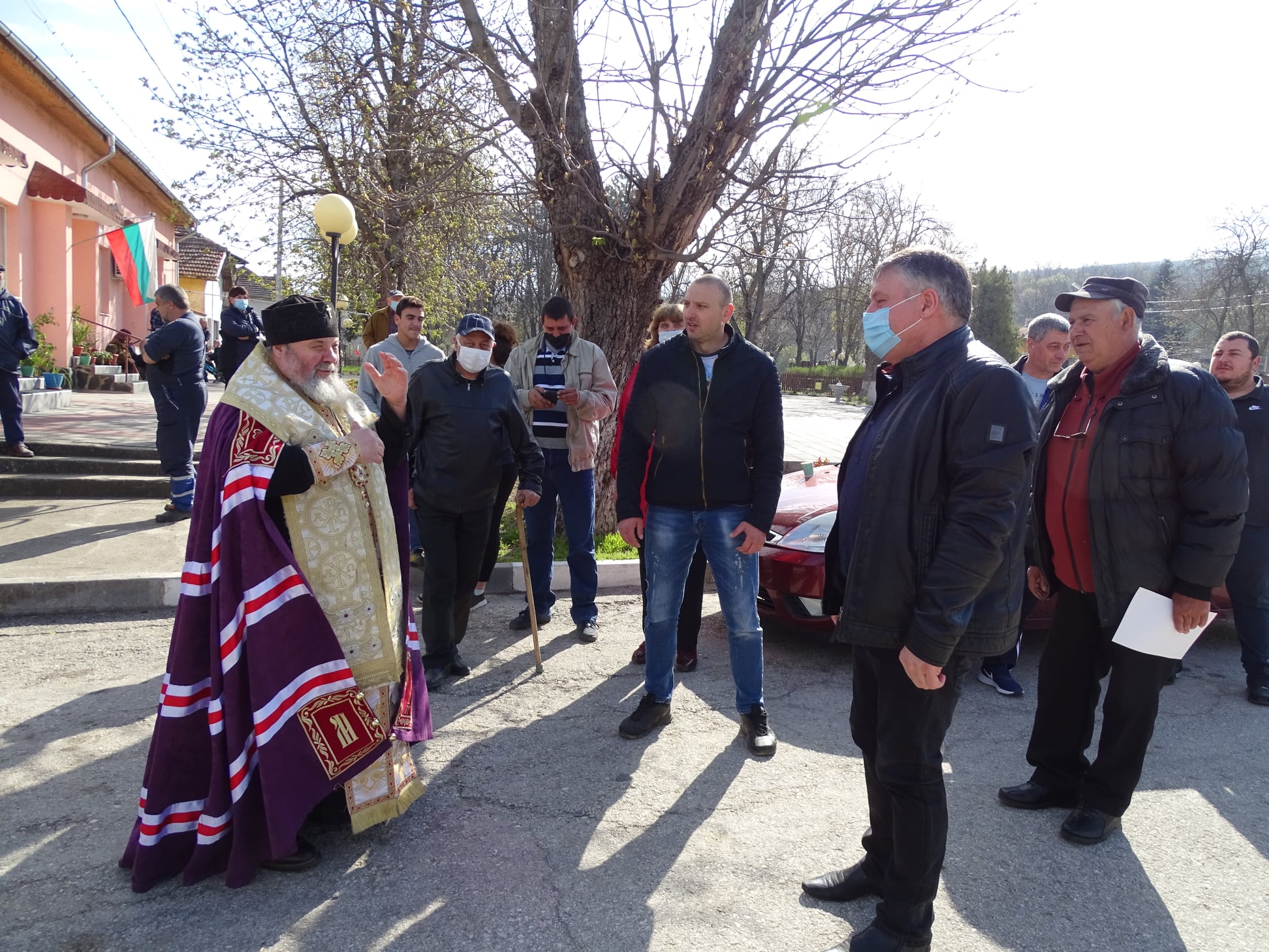 Великотърновският митрополит Григорий положи основният камък на параклиса „Св. Параскева“ в с. Искър