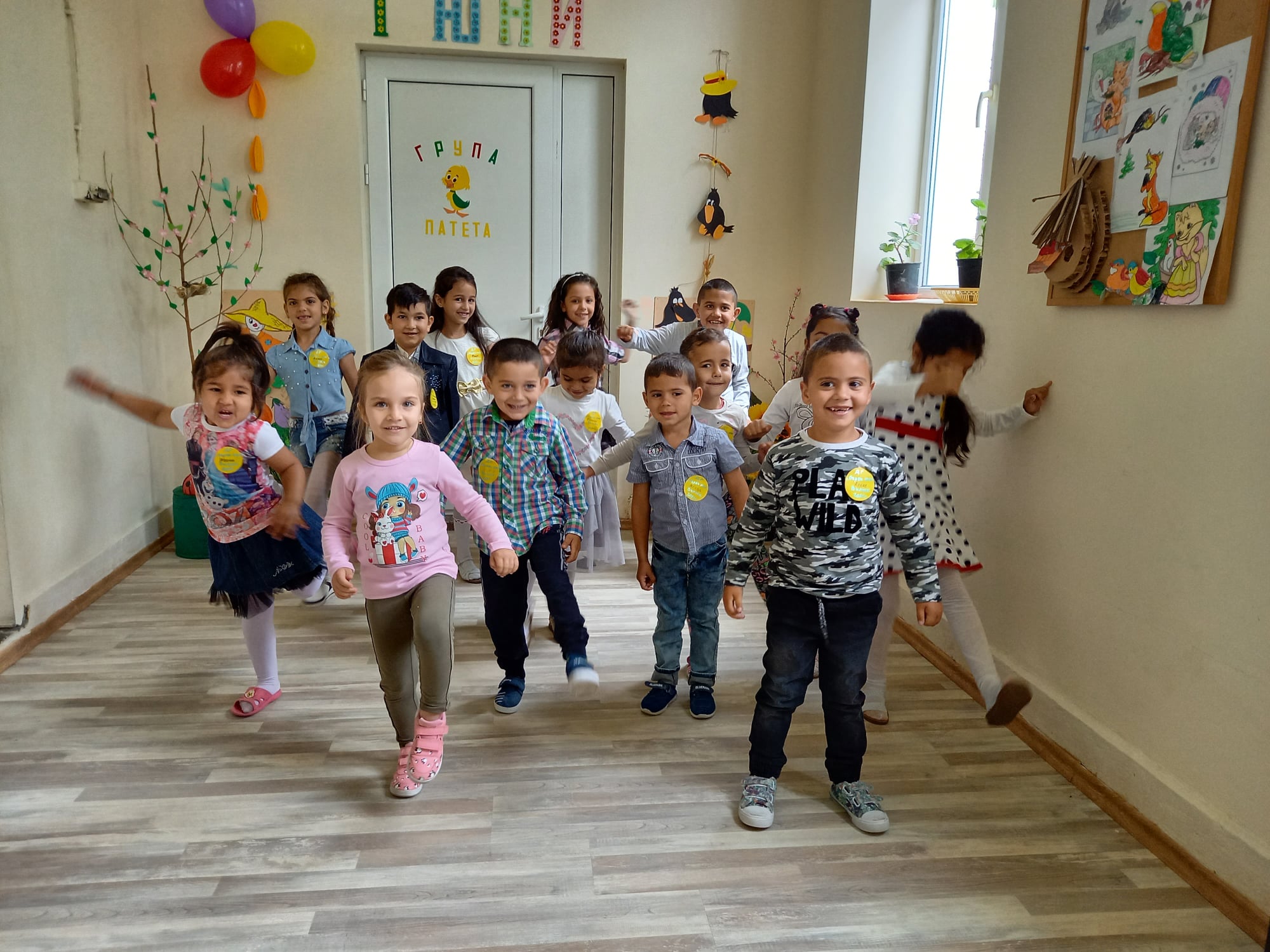 Празнично настроение в училища и детски градини