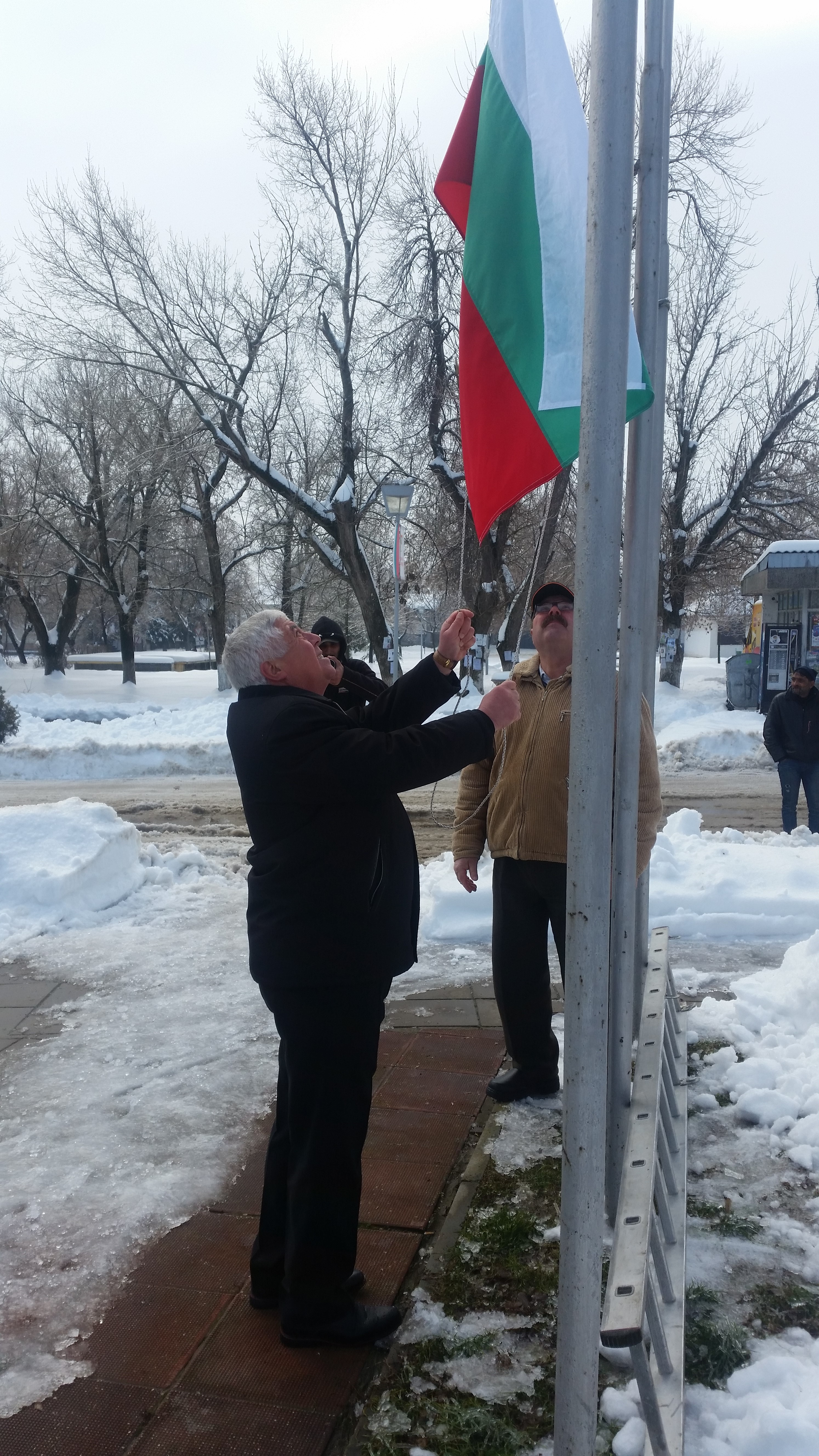 Гулянци чества тържествено Националният празник