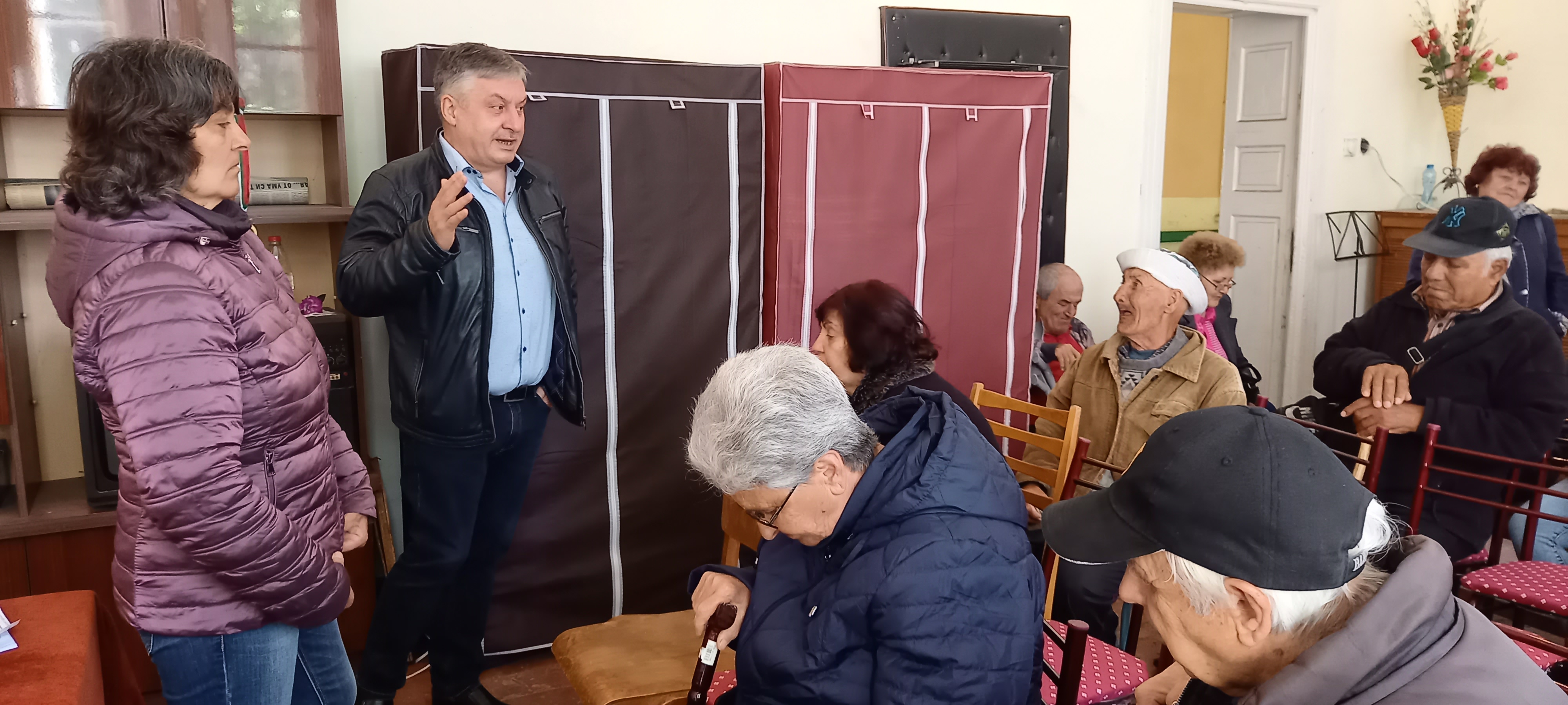 Кметът на общината се срещна с членове на местната организация към Съюза на слепите в България