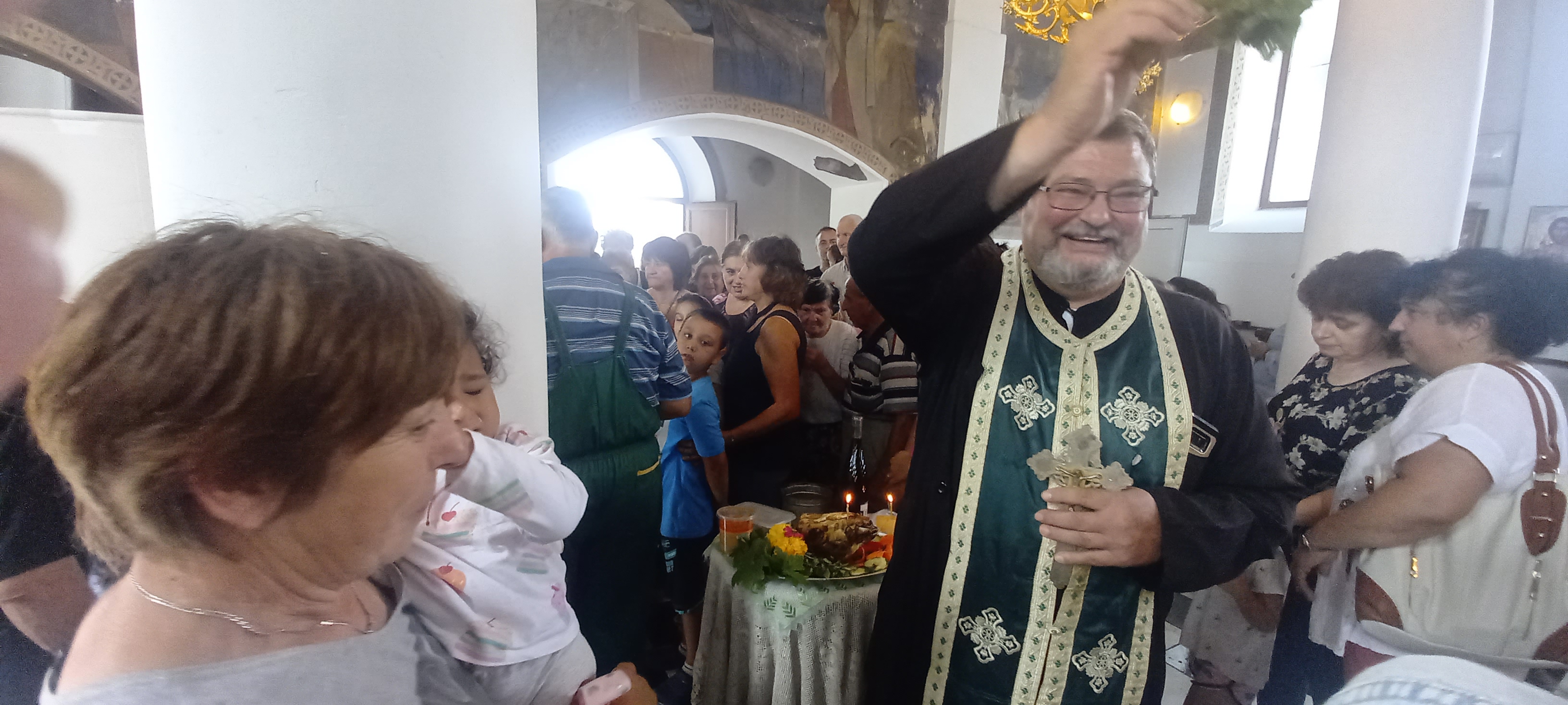 В днешния празничен ден хората от община Гулянци се помолиха за здраве и благопреуспяване