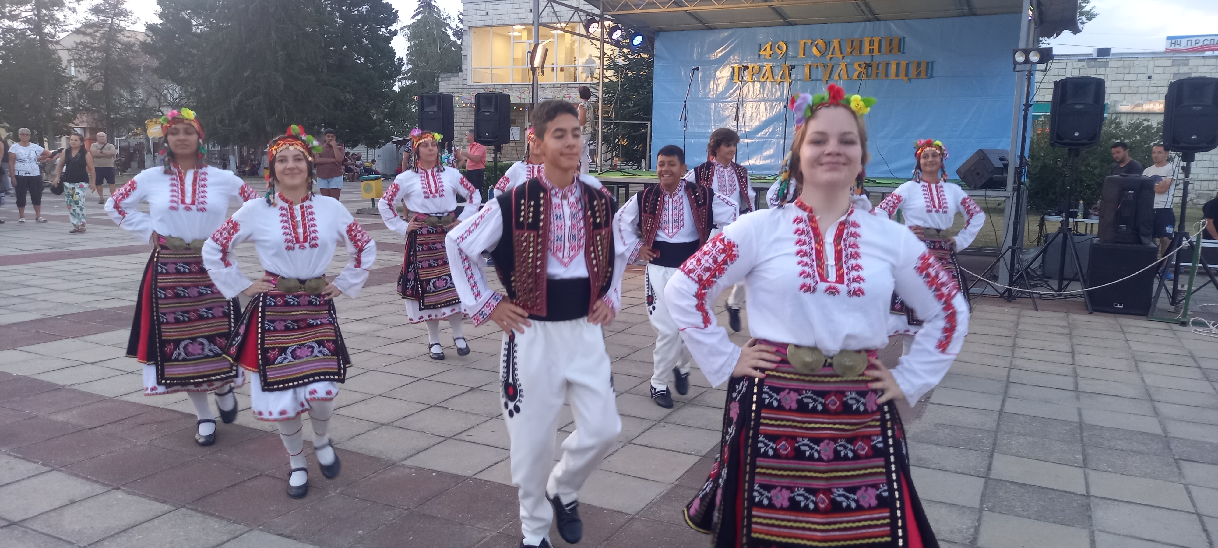 49 години Гулянци е град