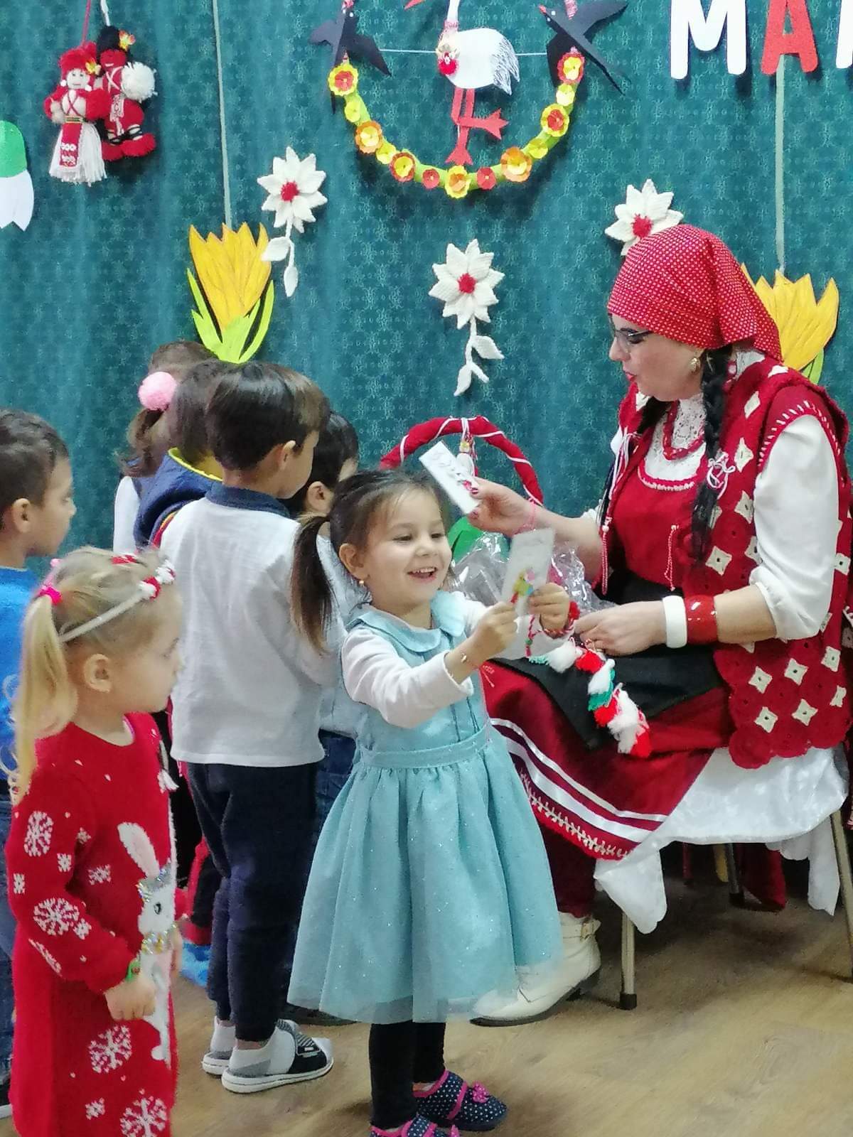 На първи март община Гулянци осъмна в бяло-червена премяна