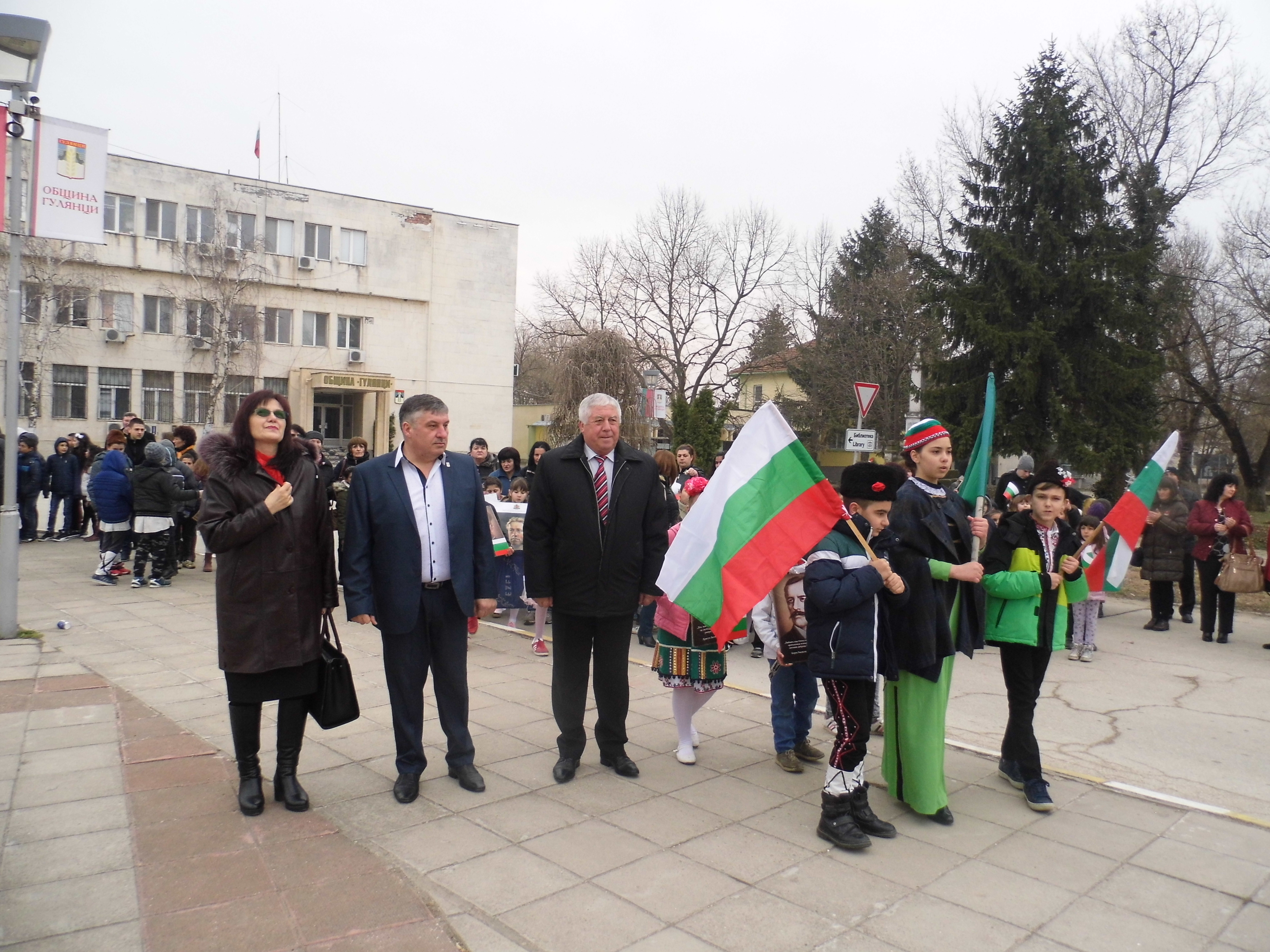 Гулянци отбеляза тържествено Националния празник