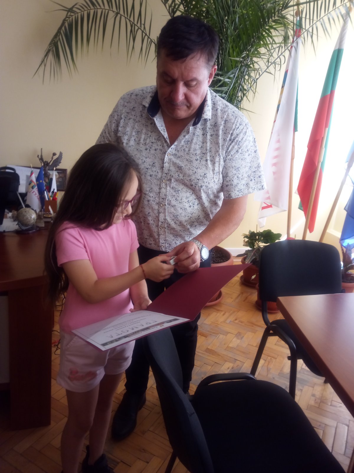 Поредно дете от община Гулянци с награда от кмета Лъчезар Яков