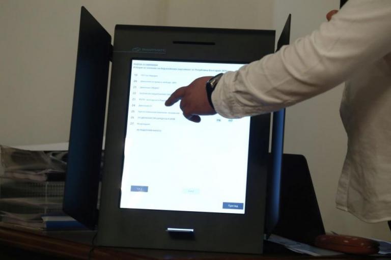 Демонстративно пробно машинно гласуване за избирателите от община Гулянци
