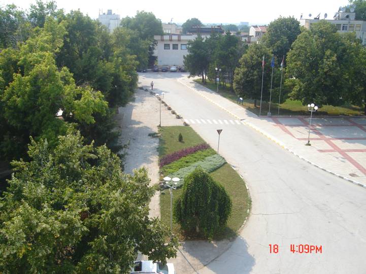 Паркът в центъра на Гулянци
